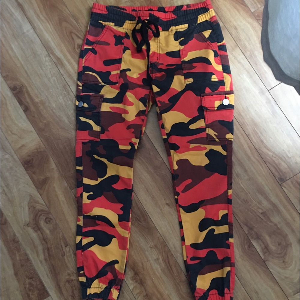 🍊 Orange camo pants